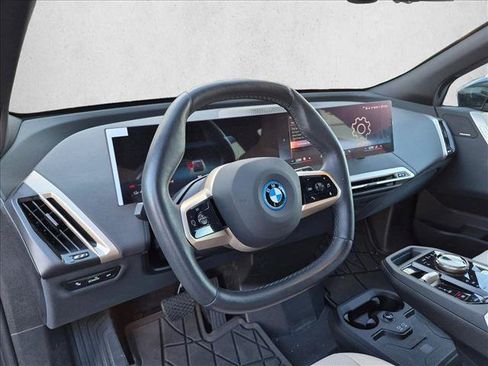 Used 2024 BMW iX xDrive50 w/ Premium Package AWD/4WD image 10