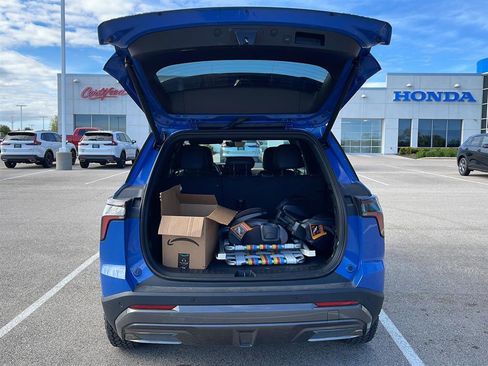 Used 2025 Chevrolet Equinox ACTIV w/ Safety and Technology Package FWD image 13