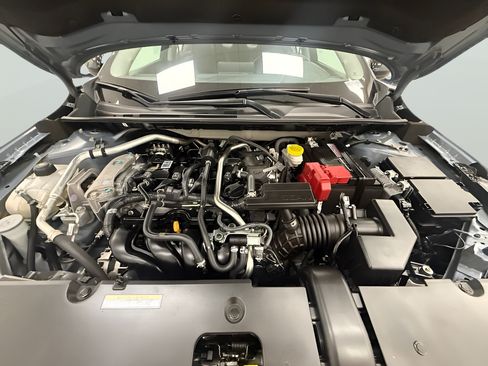 Used 2025 Nissan Sentra SR w/ SR Premium Package FWD image 23