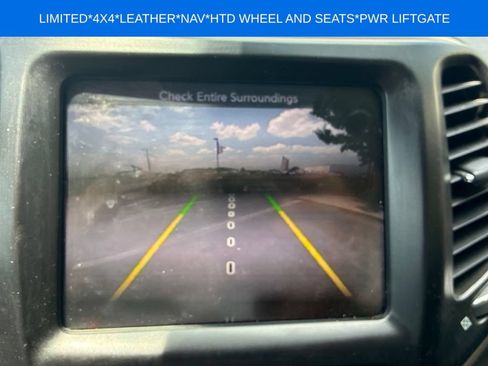 Used 2018 Jeep Cherokee Limited AWD/4WD image 23