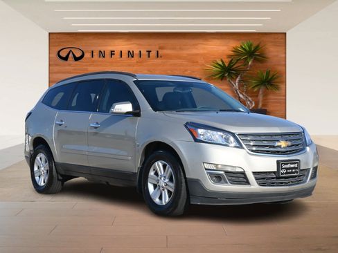 Used 2014 Chevrolet Traverse LT image 3