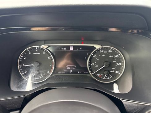 Used 2022 Nissan Pathfinder SL AWD/4WD image 9