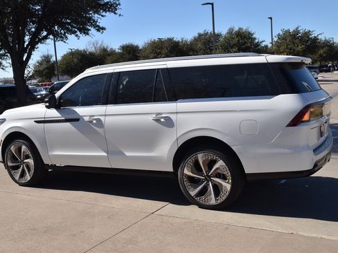 New 2026 Lincoln Navigator L Black Label image 10