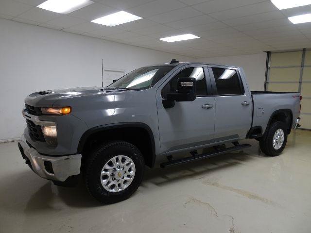 Used 2024 Chevrolet Silverado 2500 LT w/ Convenience Package AWD/4WD image 3