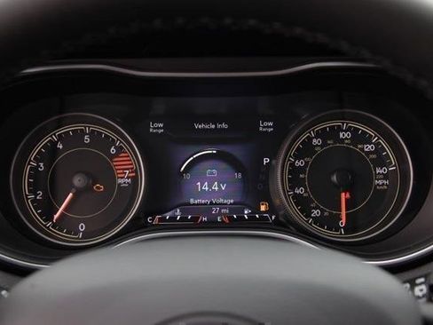 New 2023 Jeep Cherokee Altitude Lux image 27