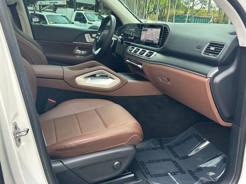 Used 2024 Mercedes-Benz GLS 450 4MATIC image 42