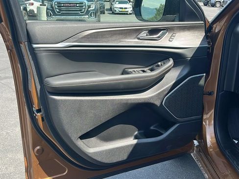 New 2026 Jeep Grand Cherokee Limited AWD/4WD image 9
