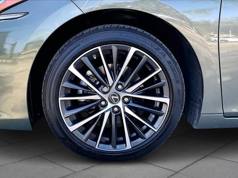 Used 2023 Lexus ES 350 w/ Premium Package image 11