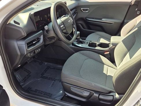 Used 2025 Kia K4 LXS FWD image 11