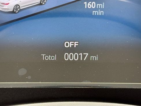 Used 2025 BMW i7 eDrive50 w/ Premium Package image 16