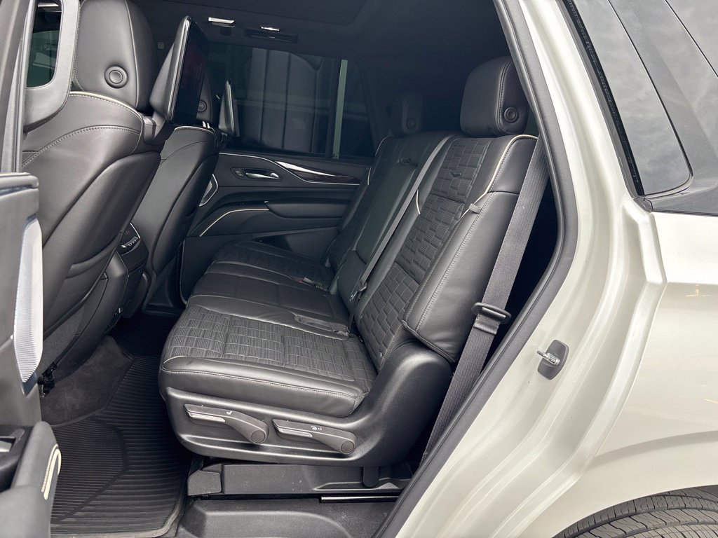 Used 2022 Cadillac Escalade Sport Platinum w/ LPO, ONYX Package AWD/4WD image 14