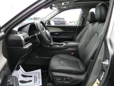 Used 2025 Toyota Grand Highlander AWD Hybrid image 21
