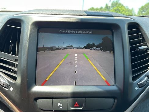 Used 2018 Jeep Cherokee Limited image 15