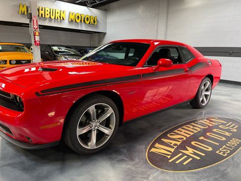 Used 2015 Dodge Challenger R/T w/ Quick Order Package 28B R/T image 2