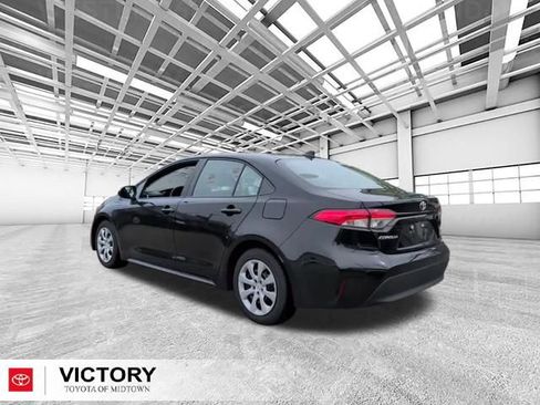Used 2024 Toyota Corolla LE FWD image 5