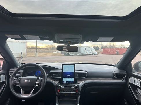 Used 2024 Ford Explorer Platinum w/ Technology Package image 27