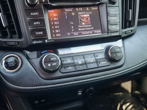 Used 2018 Toyota RAV4 XLE FWD image 20