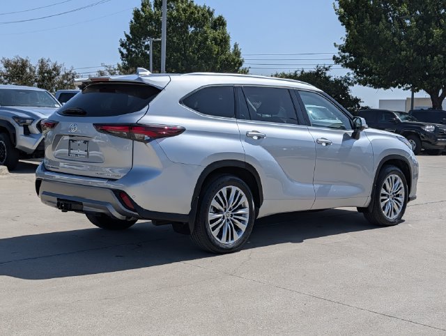 Used 2025 Toyota Highlander Platinum AWD/4WD image 6