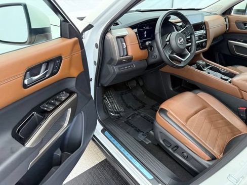 Used 2023 Nissan Pathfinder Platinum AWD/4WD image 35