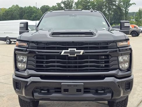 Used 2024 Chevrolet Silverado 2500 Custom w/ Custom Value Package AWD/4WD image 8