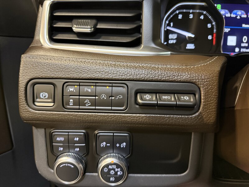 Used 2021 GMC Yukon Denali w/ Denali Premium Package AWD/4WD image 28