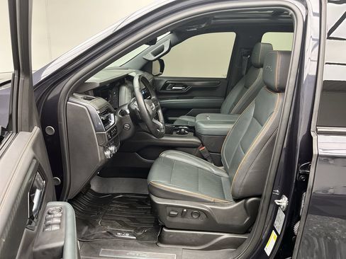 Certified 2025 GMC Yukon XL AT4 w/ AT4 Premium Package AWD/4WD image 3