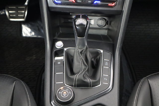 Used 2024 Volkswagen Tiguan SE R-Line AWD/4WD image 29
