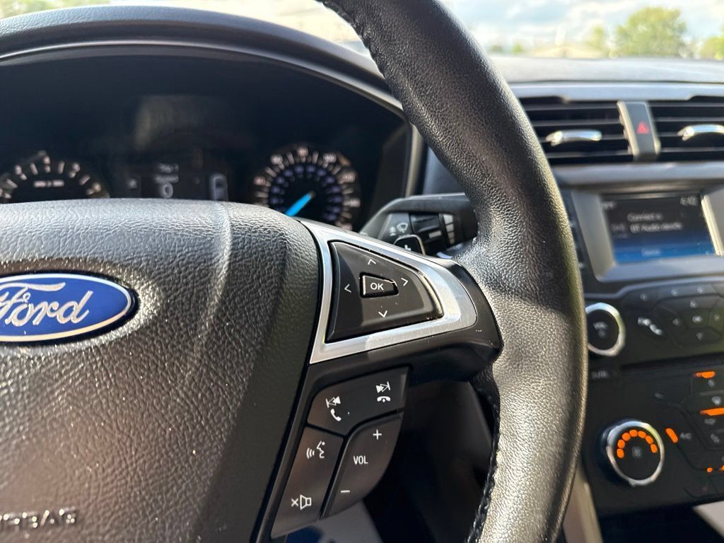 Used 2017 Ford Fusion SE AWD/4WD image 17