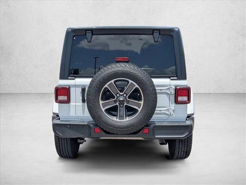 Used 2023 Jeep Wrangler Unlimited Sahara AWD/4WD image 6