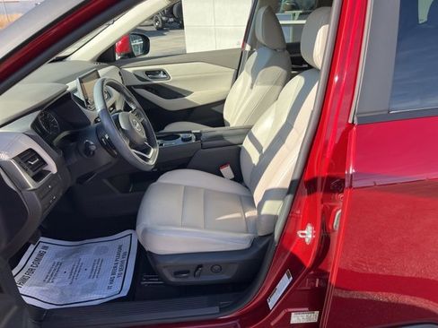 Used 2023 Nissan Rogue SV w/ SV Premium B Package image 10