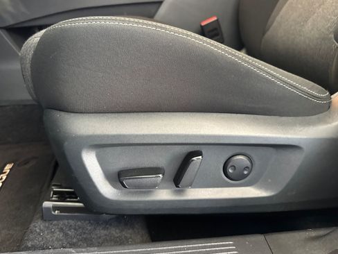 Used 2025 Nissan Rogue SV AWD/4WD image 15