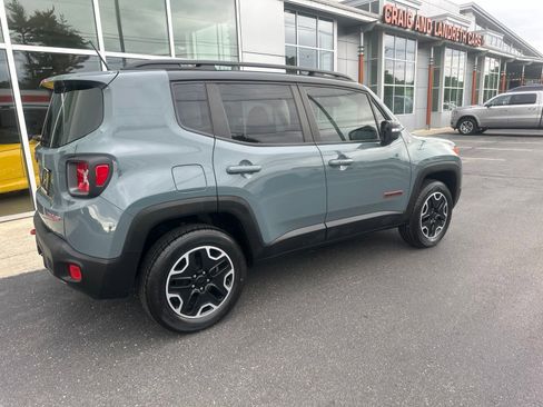 Used 2016 Jeep Renegade Trailhawk w/ Premium Trailhawk Package AWD/4WD image 3