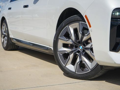 Used 2024 BMW 750e xDrive w/ Executive Package image 3