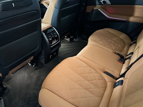 Used 2026 BMW X7 xDrive40i w/ Executive Package image 4