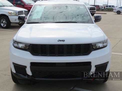 Used 2023 Jeep Grand Cherokee L Laredo image 9