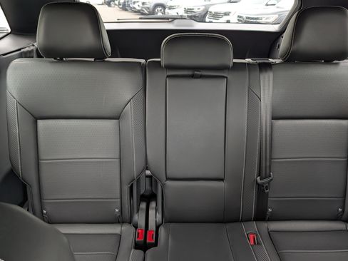 Certified 2023 Volkswagen Atlas Cross Sport SE w/ Panoramic Sunroof Package AWD/4WD image 13