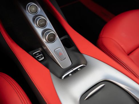 Used 2019 Ferrari Portofino RWD image 25