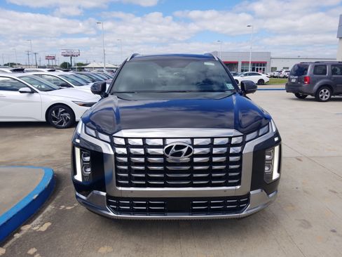 Used 2024 Hyundai Palisade Calligraphy image 2