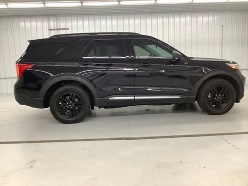 Used 2023 Ford Explorer XLT AWD/4WD image 7