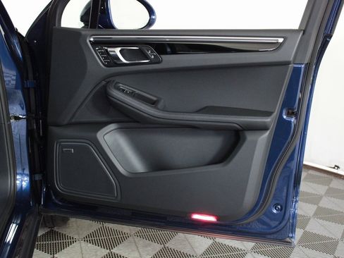 New 2026 Porsche Macan image 37