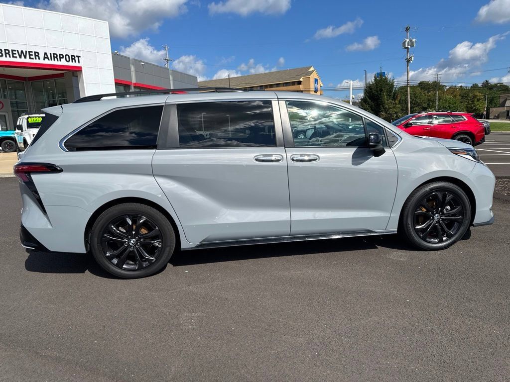 Certified 2023 Toyota Sienna XSE FWD image 8