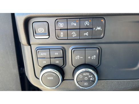 Certified 2025 Chevrolet Suburban Z71 AWD/4WD image 23