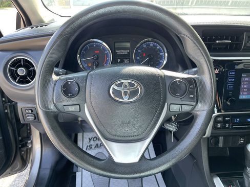Used 2018 Toyota Corolla LE FWD image 13