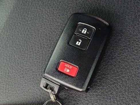 Used 2019 Toyota Tacoma TRD Off-Road AWD/4WD image 26