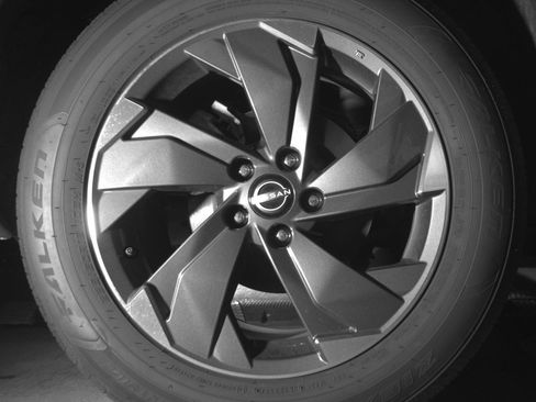 Used 2025 Nissan Rogue SV image 15