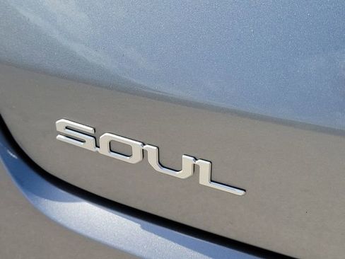 Used 2025 Kia Soul FWD image 9