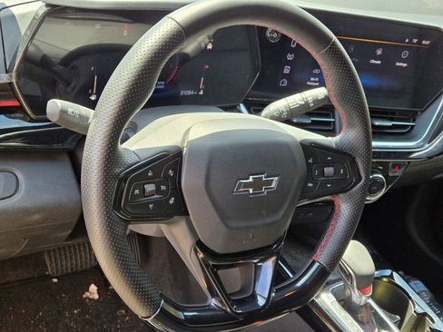 Used 2025 Chevrolet Trax RS w/ Sunroof Package FWD image 11