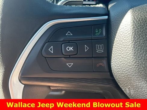 Used 2024 Jeep Grand Cherokee Altitude AWD/4WD image 23