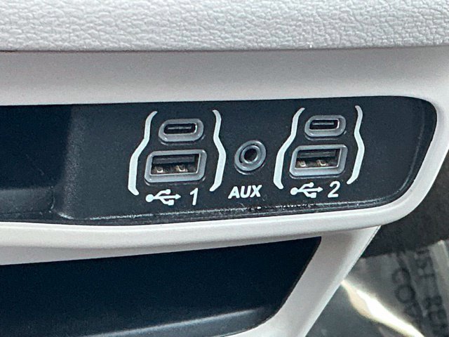 Used 2021 Chrysler Pacifica Touring-L FWD image 28
