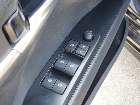 Used 2020 Toyota Camry SE FWD image 9